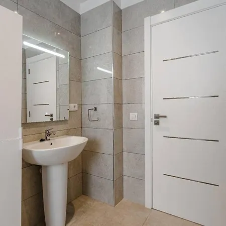 Riviera De 4 Con Piscina. אדחה