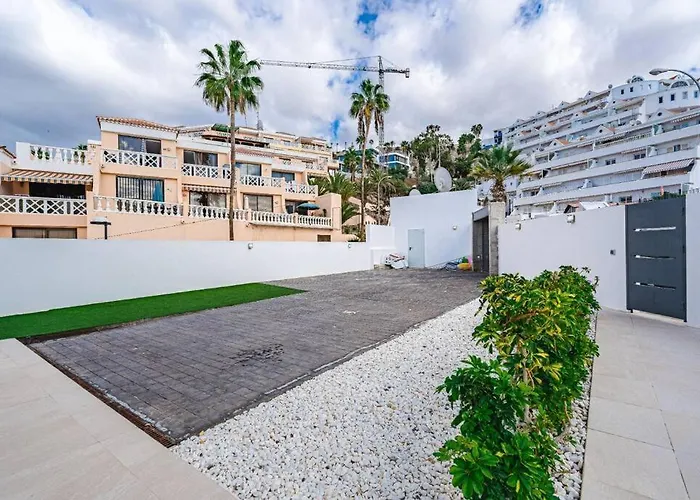 Villa Riviera De 4 Con Piscina. *