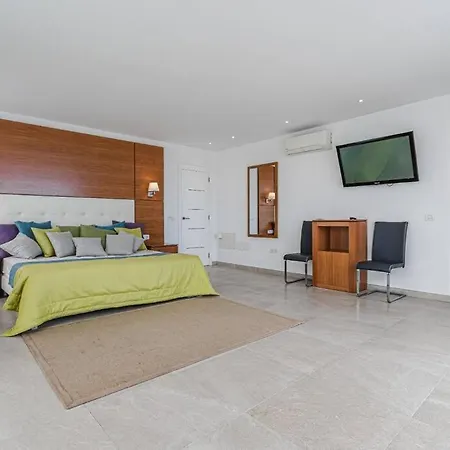 Riviera De 4 Con Piscina. * アデヘ