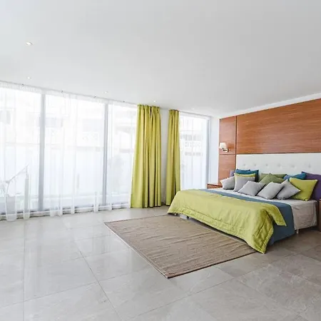 Riviera De 4 Con Piscina. * アデヘ