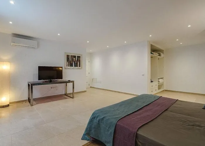 Riviera De 4 Con Piscina. * アデヘ