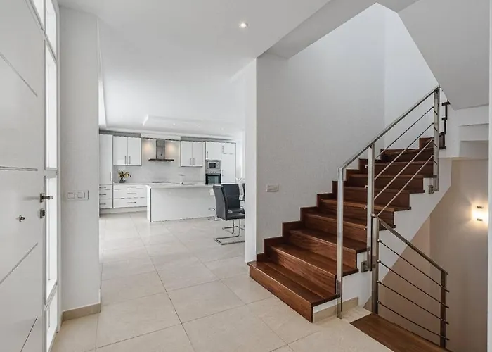 Riviera De 4 Con Piscina. Villa